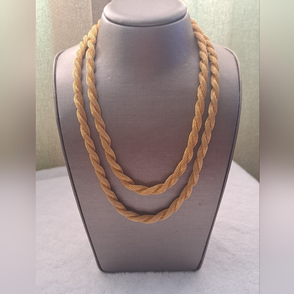 Avon Vintage  Gold Tone Mesh Twisted  Lobster Claw Clasp Necklace Set of (2) EUC